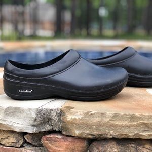 landau unleashed nursing clogs